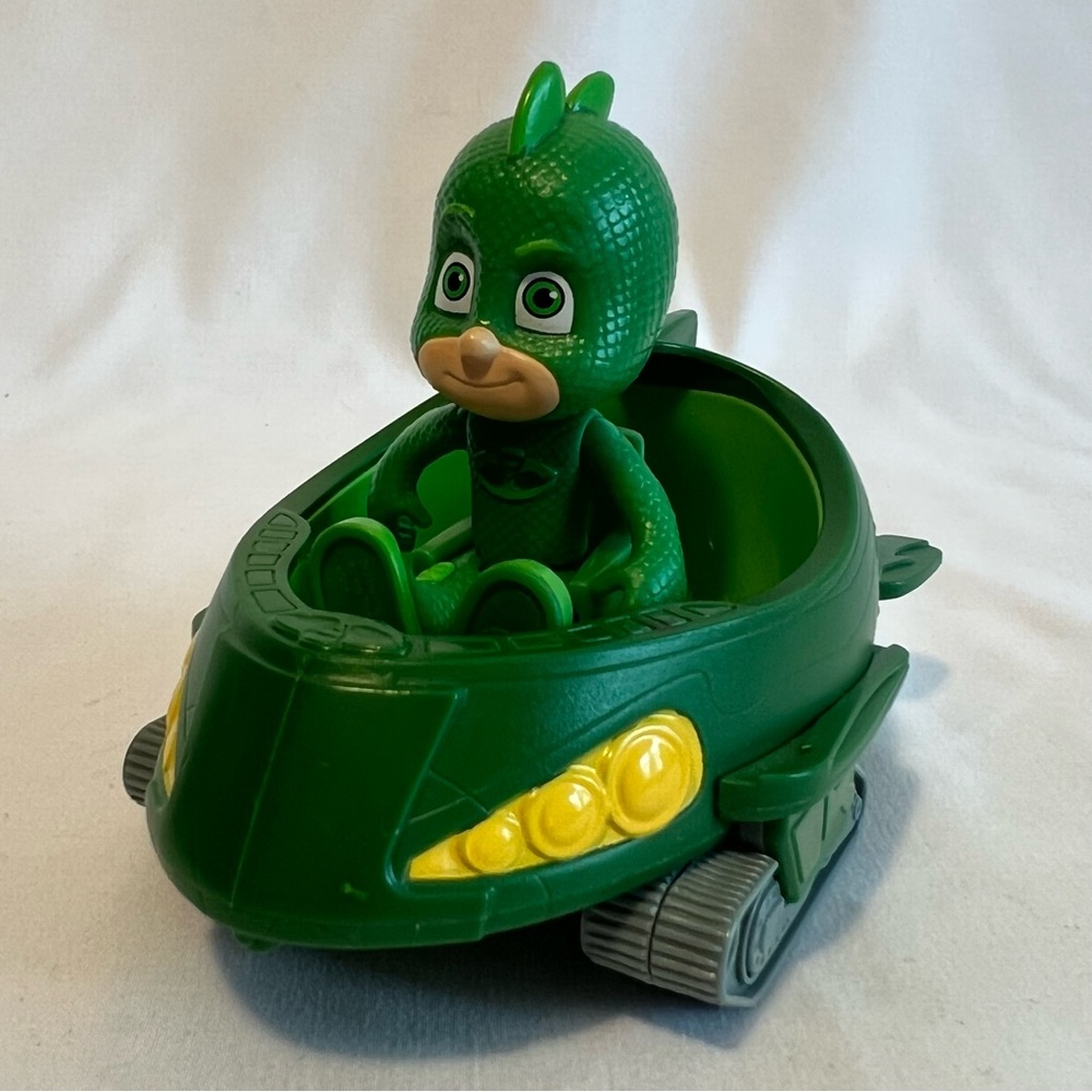 PJ Masks Gekko & Gekko Mobile, 2-Piece Articulated Action Figure & Vehicle Set